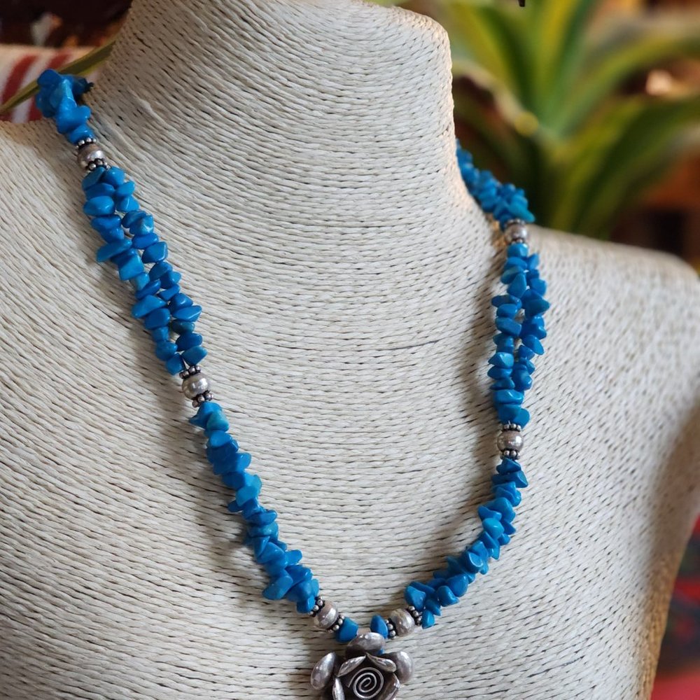 Beautiful Color-Enhanced Turquoise Jewelry Set - Picture 2 of 6